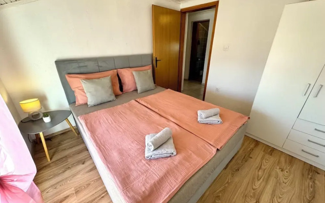 Apartment Lora 1