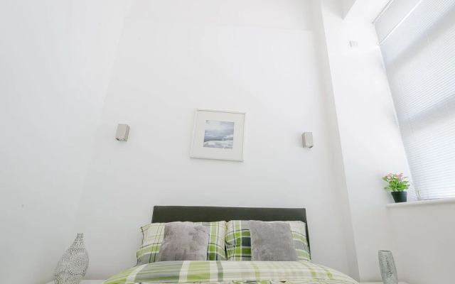 Living Space - Emerald