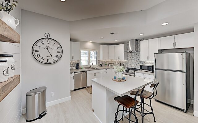 Newly Renovated 2020! 3 Bedroom Condo