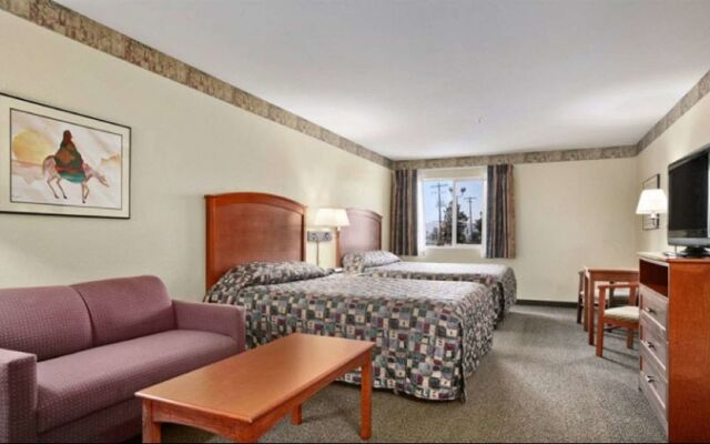 Toppenish Inn and Suites