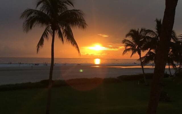 Cane Palm Beach Club 105