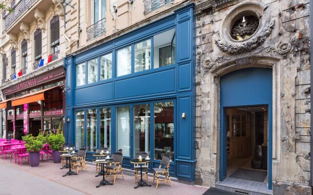 hotelImage