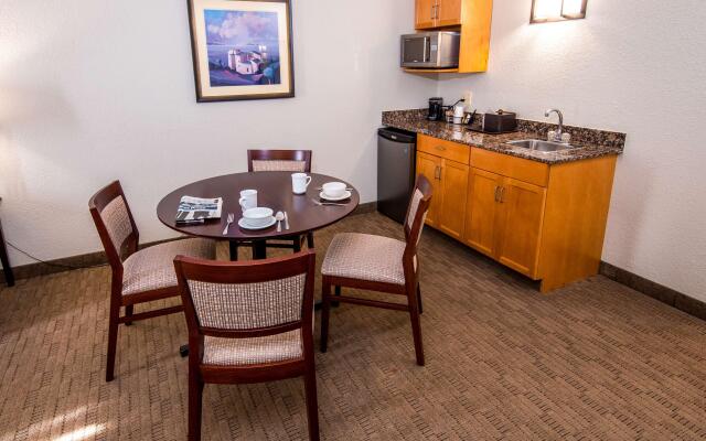 Best Western Plus Pembina Inn & Suites