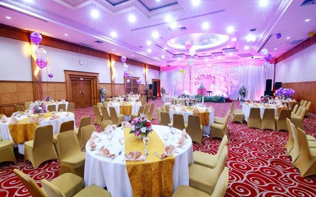 Rocky Plaza Hotel Padang