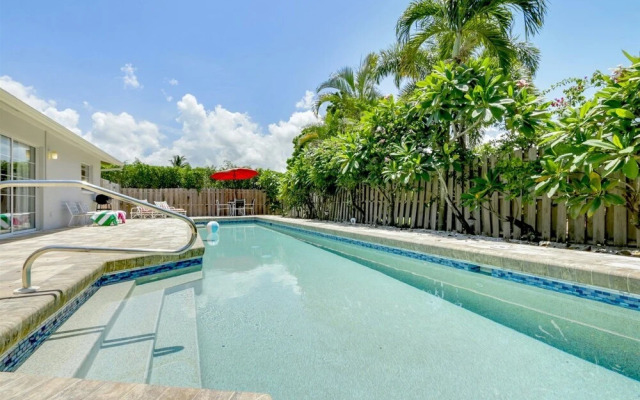 Woodridge - Private & Sanitized, Perfect for Social Distancing & Working From Home. Private Pool, Pet Friendly. Discounted During Pandemic. Super-host Support