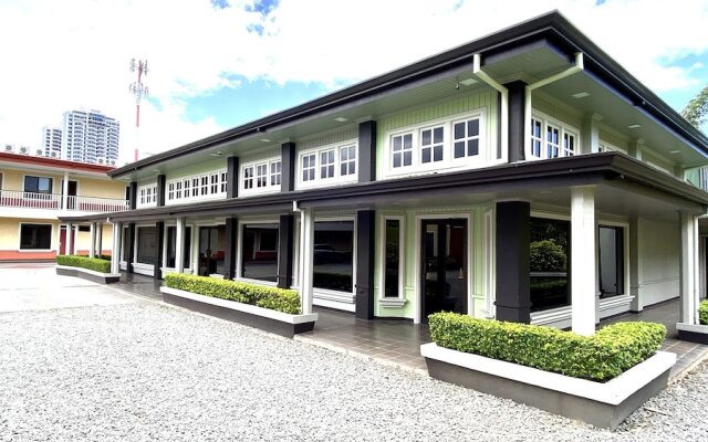 Prado Inn & Suites