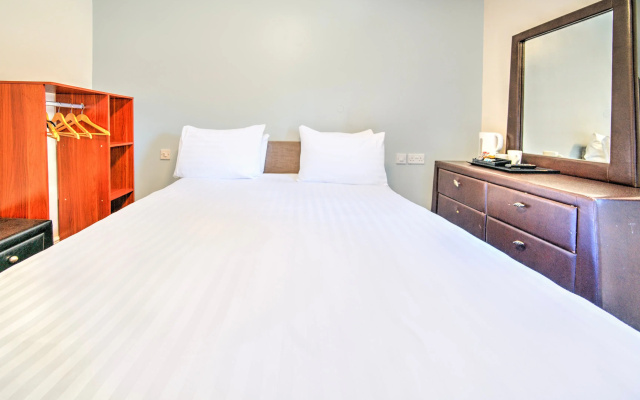 GO2 Gloucester Hotel by OYO