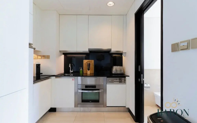 Amazing Studio, Address Marina.