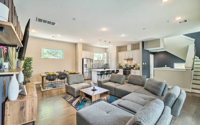 Stylish Houston Townhome ~ 3 Mi to Downtown!