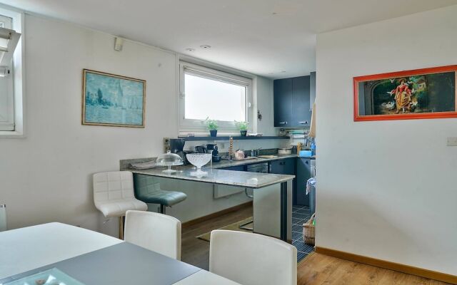 Splendid 160m2 Apartment With Terrace