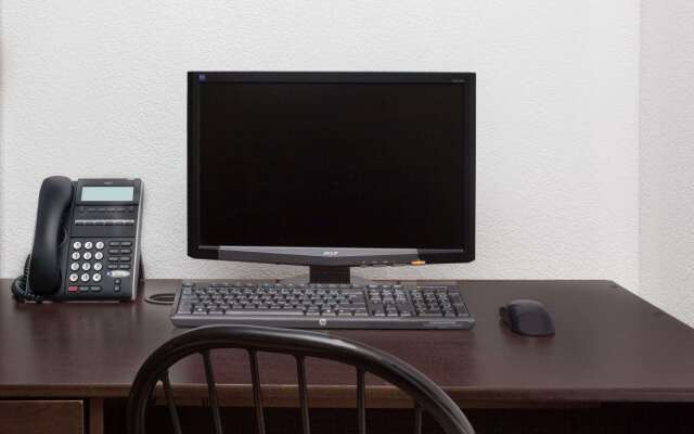 Super 8 by Wyndham Morden