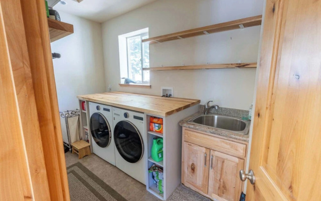 The Elevator House Sleeps 10!