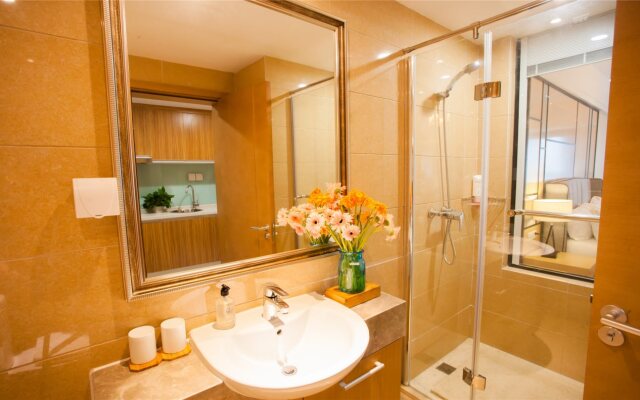 Resplendent Luxury Hotel QingDao Carvinal