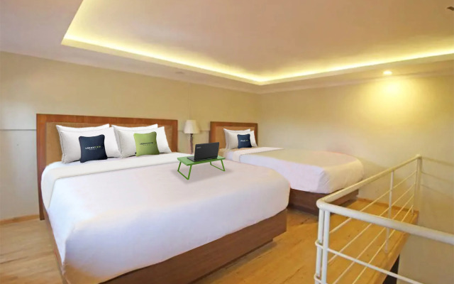 RedDoorz Plus near Hartono Mall 2