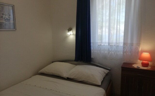 Sarin - Free Parking and Flat Internet - A1
