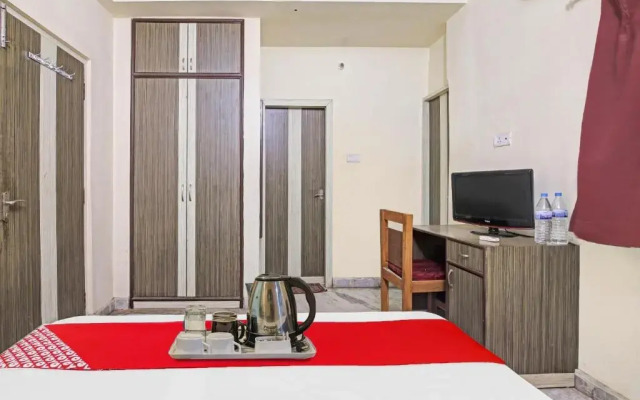 OYO 90738 Safari Residency
