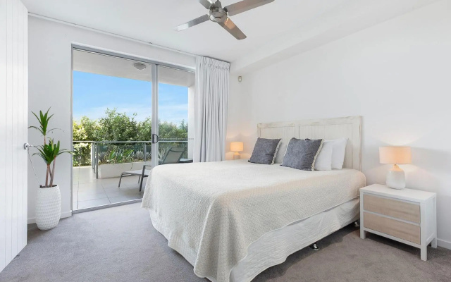 Lovely 3 bed apartment all on one level lift pool air con good ocean views – Guest Rooms – Sunshine Beach