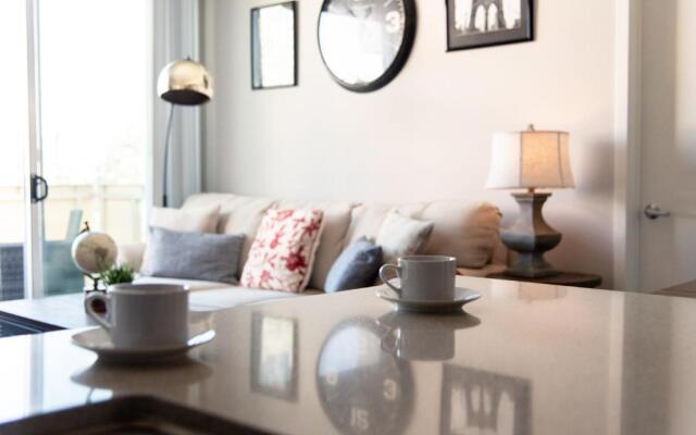 Santa Monica 2 Bed/ 2 Bath