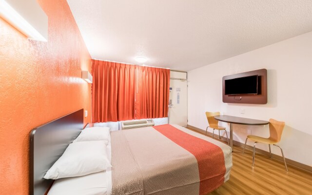 Motel 6-Oklahoma City, OK - Bricktown