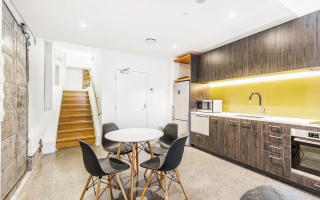 Contemporary 1Br Queen Street Retreat