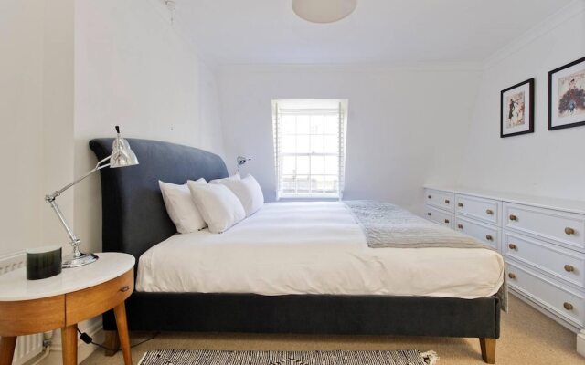 Traditional 2-bed Apartment Notting Hill