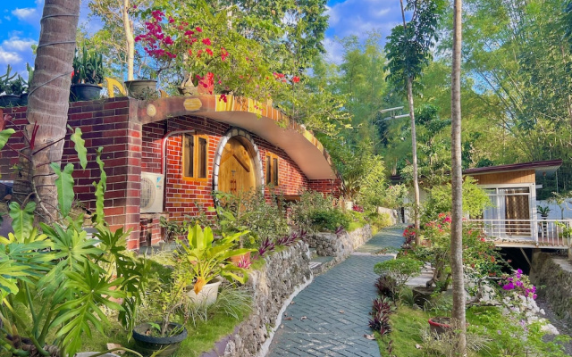 Jardin De Ysabelle and Hobbiton Cafe