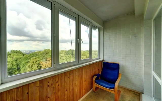 Apartments on Lesi Ukrainki blvd for 4 person