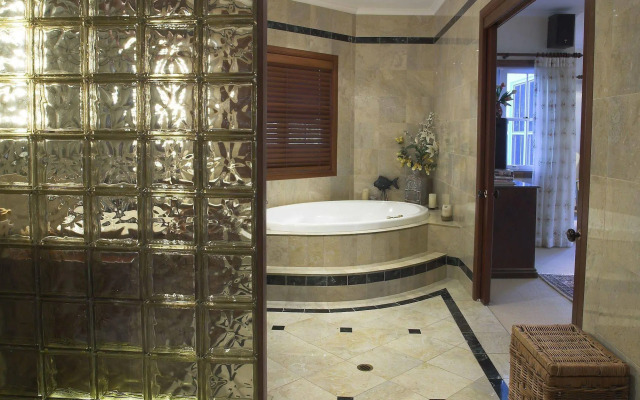 Kingfishers Manor @ Noosa