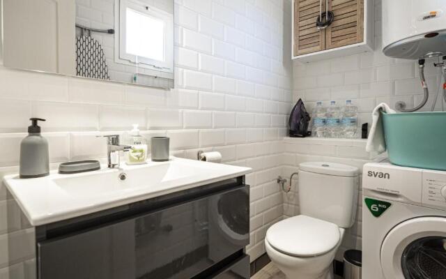 Small Oasis 2366 Sea View