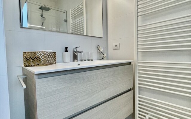 One Lux Stay near Diamond District