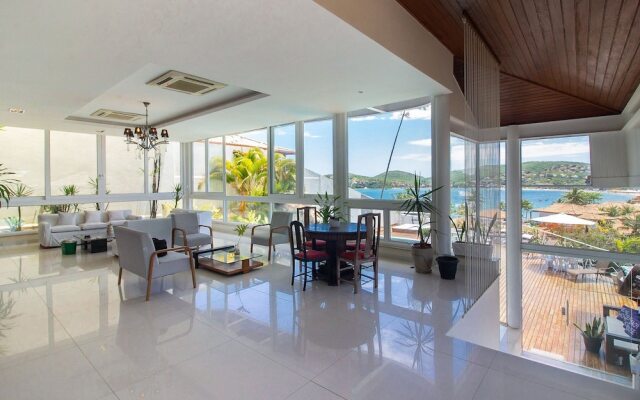 Maravilhosa Mansão em Frente à Praia