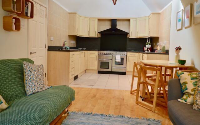 Contemporary 2 Bedroom Apartment in Bristol City Centre