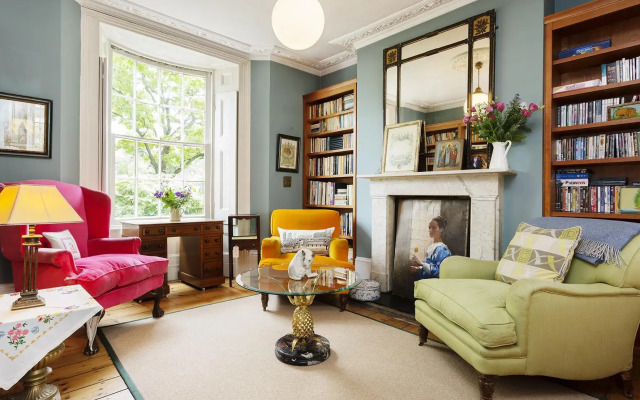 Veeve  Georgian Townhouse 3 Bed 2 Bath St Peter S St Islington