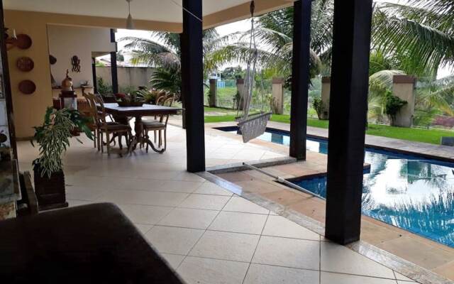 Casa na Praia de Taperapuan com piscina vista Mar