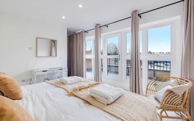 Luxury 1 & 2 bed Apartment free parking