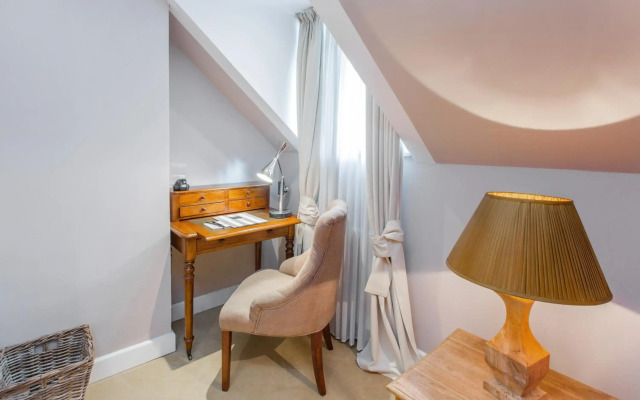 Lesar Hotel Angel