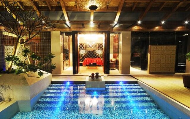 Royal Group Motel Feng Shan Branch