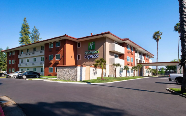 Holiday Inn Express Santa Rosa North by IHG