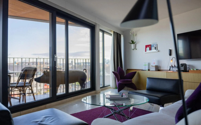 Avalon Hotel