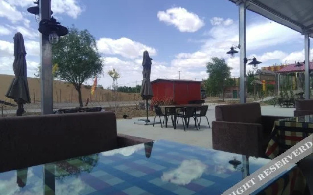Shapotou Yanran Hostel