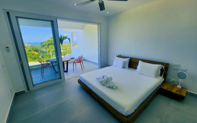 Sunset Villa with Infinity Pool