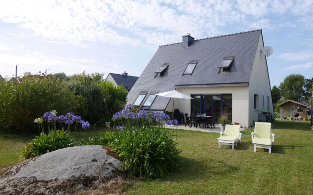 Holiday Home in Plouneour Near Sandy Beach