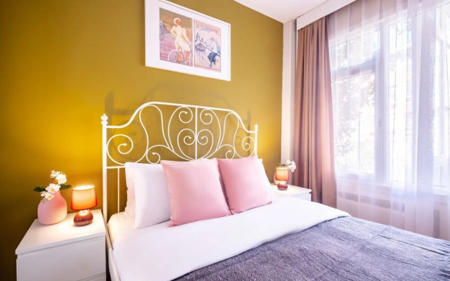 Chic Flat With Balcony Near Moda Shore