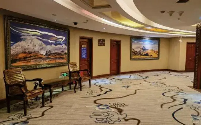 Minshan Tibet National Hotel (Zhaji Temple)