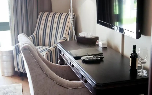 Under Oaks Guest House