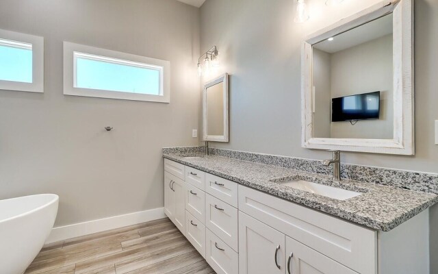 Seven Palms 3 Bedroom Home by RedAwning