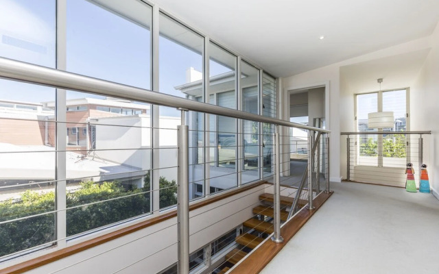 Sydney Seaside Contemporary Executive Living
