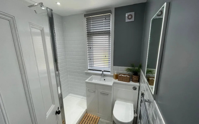 Cozy, Spacious 2Bd House In Historic Chapelfields