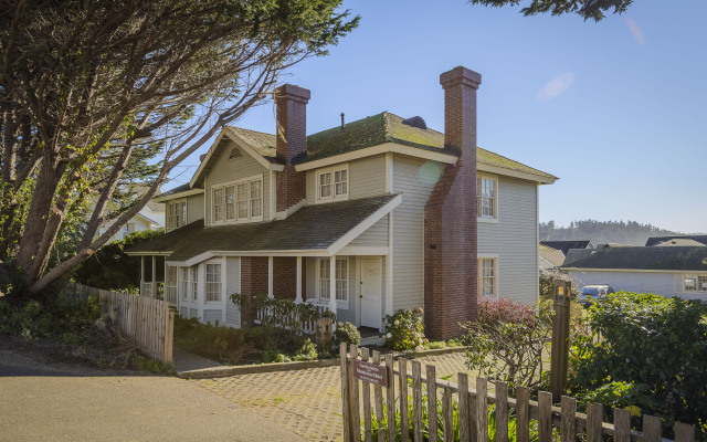 The Mendocino Hotel and Garden Suites