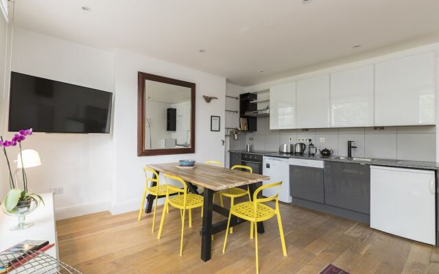 Modern 3BR Flat Close to Angel Station